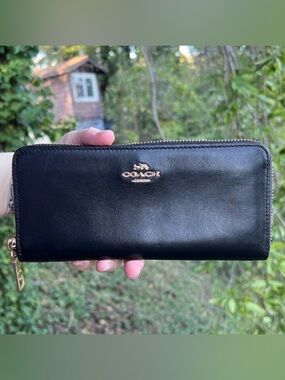 COACH Long Zip-Around Wallet Smooth Leather AUTHENTIC